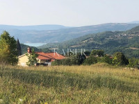 Istra, Pazin, gradbeno zemljišče s pogledom na jezero Butoniga