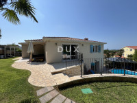 Istra, Poreč, samostojna hiša, 180 m2, dva apartmaja, bazen