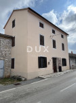 ISTRA, SVETI LOVREČ - Hiša v centru!
