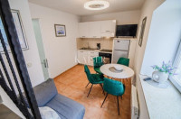 Istra, Umag, center, hiša 60 m2, 100 m od morja