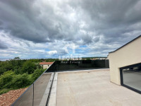 Kakovostno dupleks stanovanje z odprtim pogledom na morje v Poreču