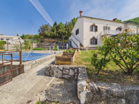 Križišće - samostojna hiša z vrtom in bazenom