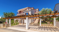 OTOK KRK, ŠOTOVENTO - Samostojna hiša s 3 apartmaji in pogledom na mor