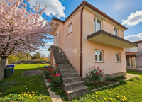 Krk, Gostinjac - hiša 95m2 z dvema ločenima apartmajema