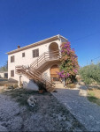 Ližnjan: Hiša, obdana s prostornim vrtom velikosti 730 m² (naprodaj)