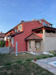 Ližnjan – Hiša z apartmaji in bazenom, 460 m².