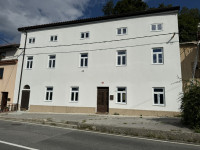 Prodam hišo za 198.000, 300.00 m2, štiri 2-sob.stan.+lokal/pisarna