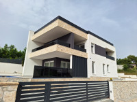 NUJNO!PRILOŽNOST! PRODAJA! MODERNA VILA Z BAZENOM! VSELJITE SE ZDAJ