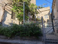 Mali Lošinj, velika kamnita hiša v starem mestnem jedru