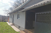 MANJŠA PRITLIČNA HIŠA VRH SEDLAŠKA