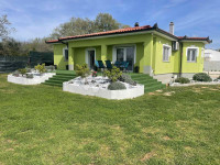 MODERNA NADSTALNA HIŠA NA ZELENILU - Galižana