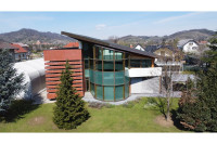 Nadstandardna vila na Studencih