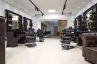 najem stola / frizerski salon / brivnica
