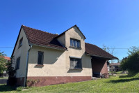 Naprodaj: Hiša za obnovo z veliko zemljišča