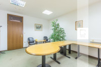 ODDAMO OPREMLJENO PISARNO V CENTRU SLOVENSKE BISTRICE, VELIKO 22,3 m2