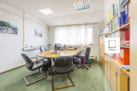 ODDAMO OPREMLJENO PISARNO V CENTRU SLOVENSKE BISTRICE, VELIKO 22,3 m2