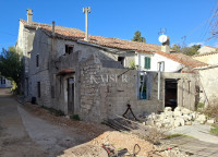 Otok Cres-Lošinj, Osor, ruševine s projektom v središču starodavnega m