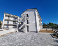 Otok Krk, Čižići, dvosobni apartma z dnevno sobo v novogradnji