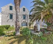 Otok Šipan - kamnita hiša ob morju
