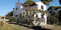 OTOK UGLJAN, UGLJAN - Etaža z dvema apartmajema 150 m od morja