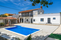 ISTRA, MARČANA Prenovljena hiša z bazenom!