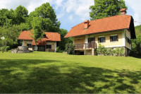 Posestvo z dvema hišama v kraju Gradenc