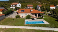 Pritlična hiša s pogledom na Istro