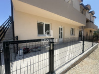 Pritlično stanovanje z veliko teraso v Novigradu