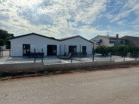 Prodaja - dvojna kuća s grijanim bazenom, okolica Poreča!