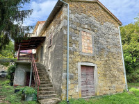 Prodaja - kamena istarska hiša z gradbenim zemljiščem, v manjšem kraju