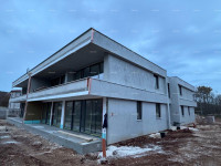Prodaja - stan v novogradnji z vrtom in parkirnim mestom, Rovi