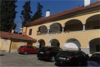 PRODAMO POSLOVNE PROSTORE IN ZEMLJIŠČE V ZAVRČU