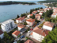 Pula. Zelenika! Samostoječa hiša! 50 metrov do plaže! Pogled na morje!