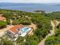 OTOK KRK, VRBNIK - Luksuzna hiša z bazenom v bližini morja