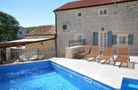 ROVINJ (okolica) - Avtentična kamnita hiša s bazenom za prodajo