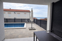 Crikvenica - ekskluzivno dvosobno stanovanje 70m2 z bazenom