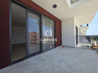 Stanovanje s pokritim parkirnim mestom v novogradnji v Umagu