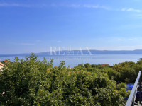 Novi Vinodolski, Povile - stanovanje z garažo 160 m od plaže