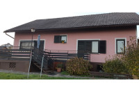 STANOVANJSKA HIŠA Z GARAŽO V BREŽICAH