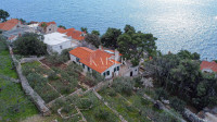 Sumartin - Puntinak, Brač - kamnita vila z razkošnim vrtom, oljčnim na