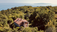 Veprinac – Družinska hiša z velikim zemljiščem v objemu narave