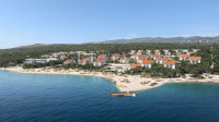 Novi Vinodolski - apartma v premium letovišču, druga vrsta do morja