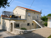 Novi Vinodolski - ekskluzivna apartmajska hiša, 50 m od morja