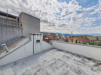 Novi Vinodolski - hiša v centru mesta s strešno teraso