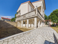 Novi Vinodolski - samostojna hiša z vrtom