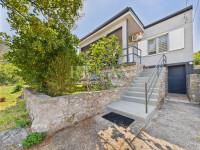 Volarice, Senj - enonadstropna hiša z velikim vrtom