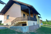 Vseljiva hiška na mirni lokaciji