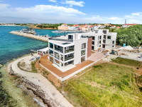 Zadar – Privlaka | Dvonadstropno stanovanje v prvi vrsti do morja s te