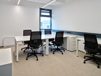 Zasebni pisarniški prostor za tri osebe v Ljubljana, Feniks