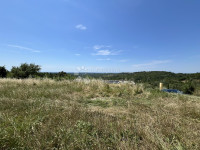 ZEMLJIŠČE S PANORAMSKIM RAZGLEDOM IN PROJEKTOM